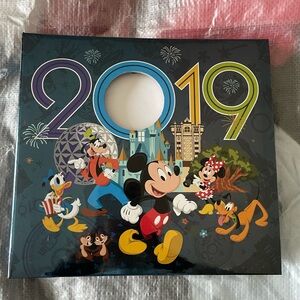 Walt Disney World 2019 Mickey and Friends Gray and Blue Photo Album
